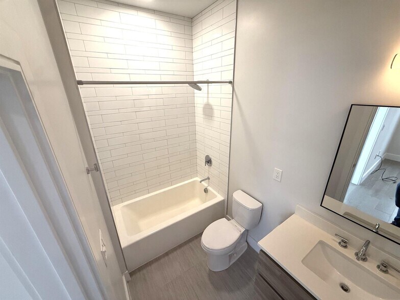 Building Photo - 24 Rush St