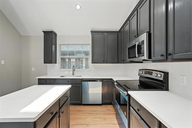 Building Photo - 10405 Belfort Dr