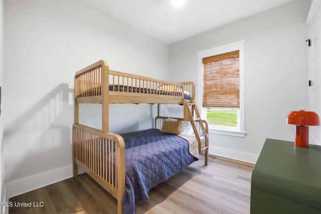 Building Photo - Fully furnished brand new home with garage!