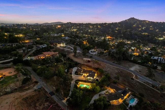 Building Photo - 5048 Bluff Pl