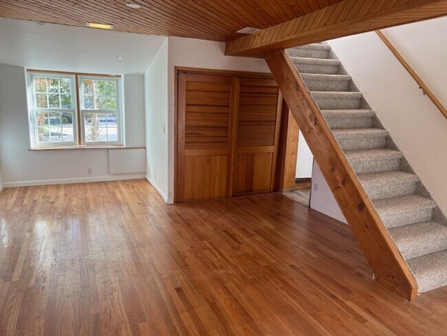 Building Photo - Beautiful Landale 4 Bedroom Single with 2 car garage for rent $3,650/month