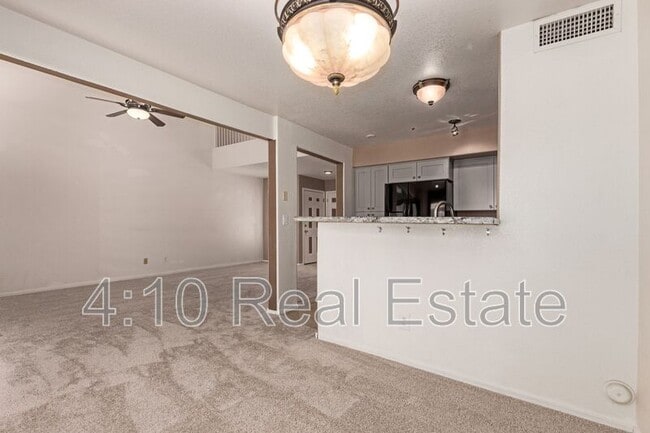 Building Photo - 1149 W Edgewater Dr