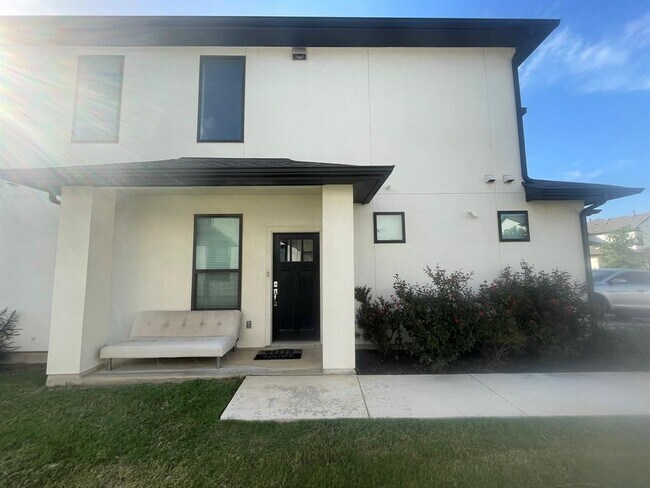 Building Photo - 12325 Maypole Bend