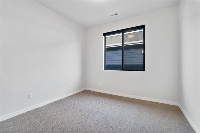 Building Photo - Single-Level Serenity: Your 3 Bedroom, 2 B...