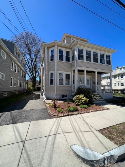 Building Photo - 130 Nichols Ave