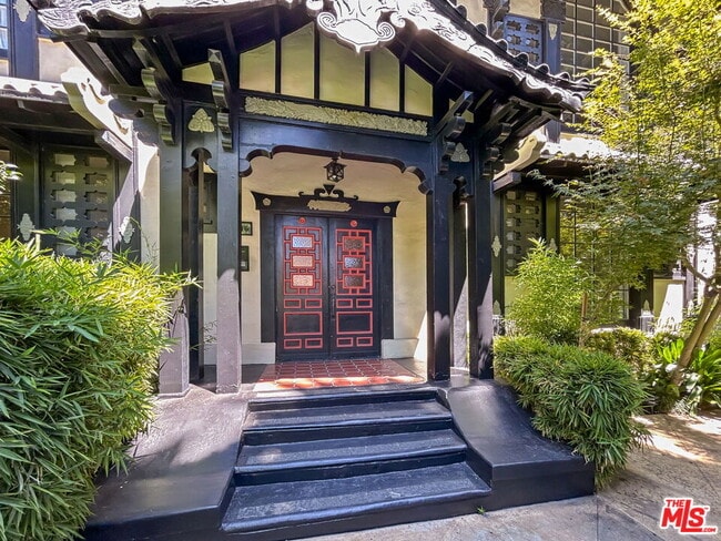 Building Photo - 1220 N La Cienega Blvd