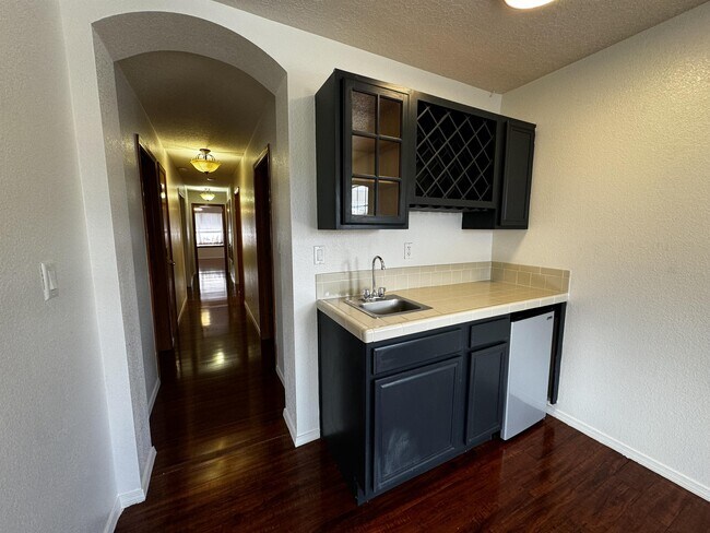 Building Photo - 10115 Showlow St NW