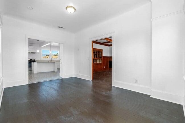 Building Photo - 1019 N Main St