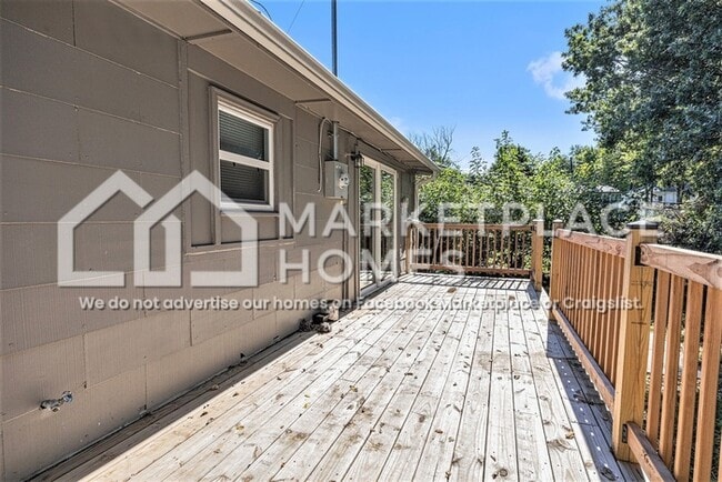 Building Photo - 4528 N Forest Ave