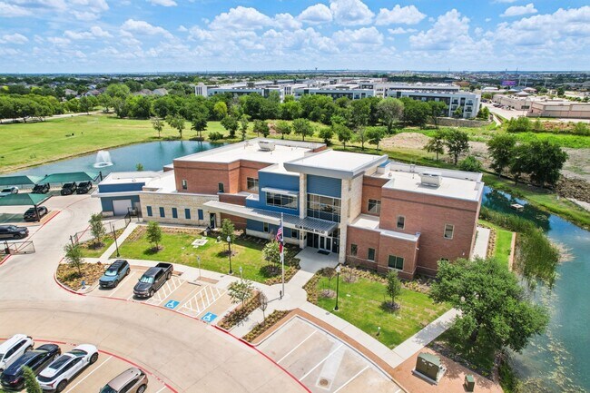 Building Photo - 1616 Downing Dr