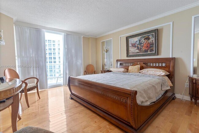 Building Photo - 16445 Collins Ave