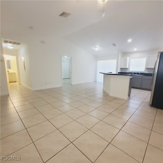 Building Photo - 777 Bedford Dr