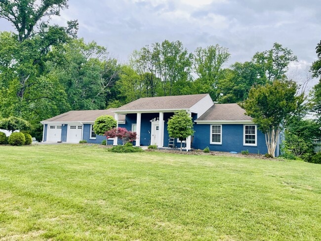 Building Photo - 190 Westridge Cir