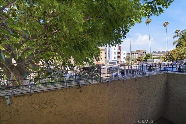 Building Photo - 1554 N Hobart Blvd
