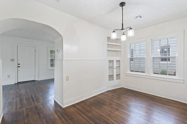 Building Photo - 1304 S Oswego Ave