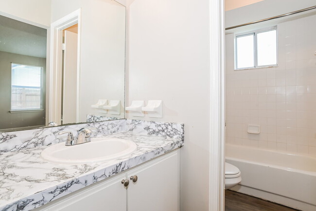 Building Photo - 7811 Aquarius Cir S