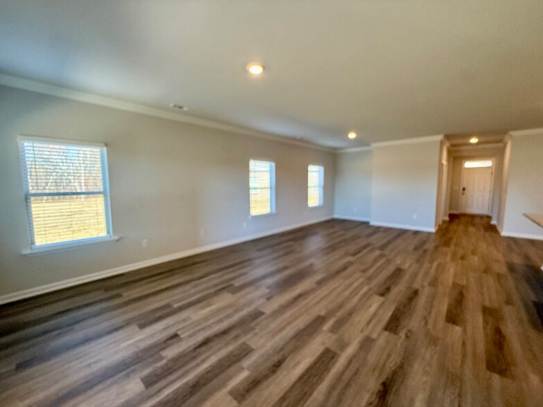 Building Photo - 160 High Leaf Dr