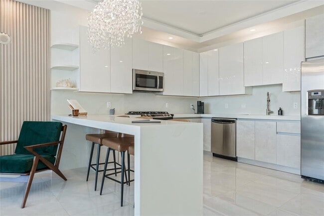 Building Photo - 150 E Robinson St