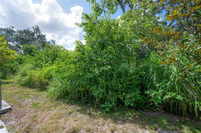 Building Photo - 10687 Lake Montauk Dr
