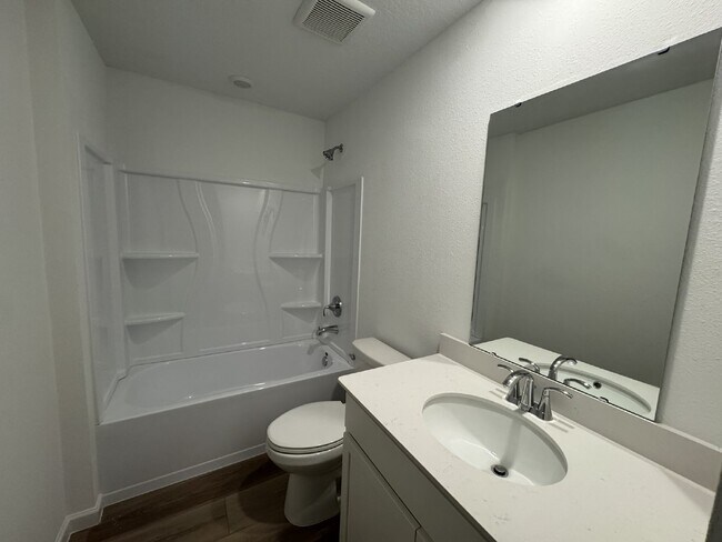 Building Photo - Holly Cove