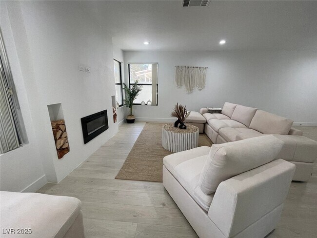 Building Photo - 3004 Ocean View Dr