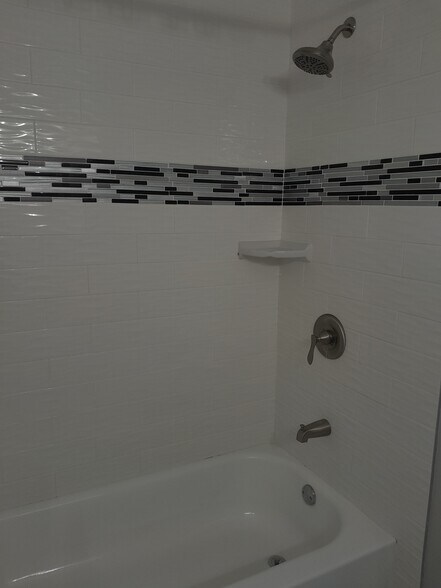 Building Photo - 15423 Trillium Cir