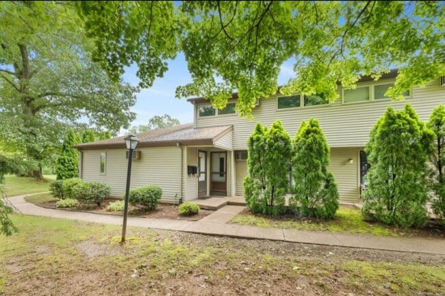 Building Photo - 165 South St