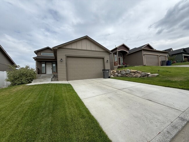 Building Photo - New Listing! Beautiful 4 Bed / 3 Bath Home...