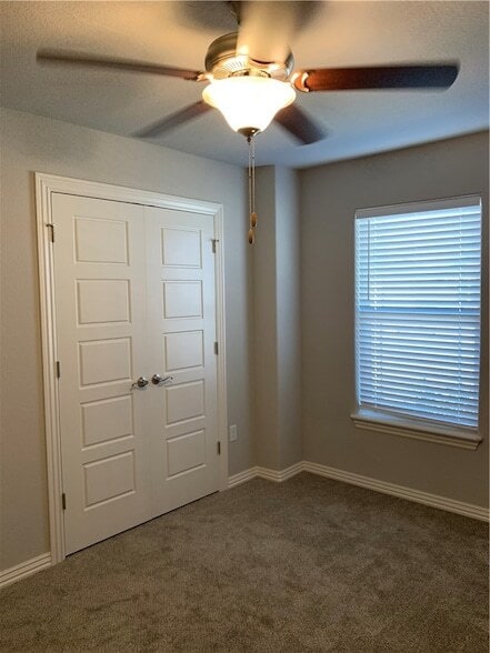 Building Photo - 4371 W Barhem Dr