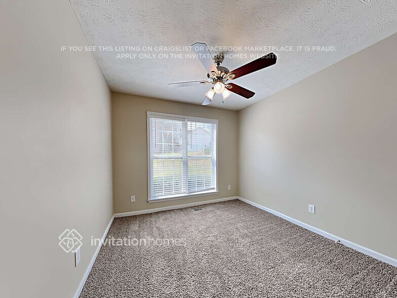Building Photo - 3933 Edgebrook Dr