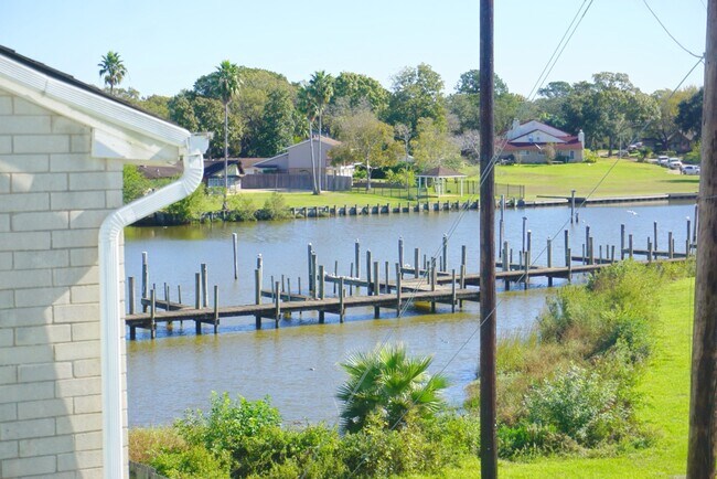 Primary Photo - 18617 Egret Bay Blvd
