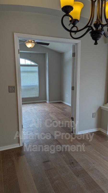 Building Photo - 1247 Maximilian Dr