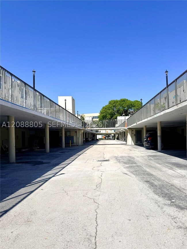 Building Photo - 1655 NE 115th St