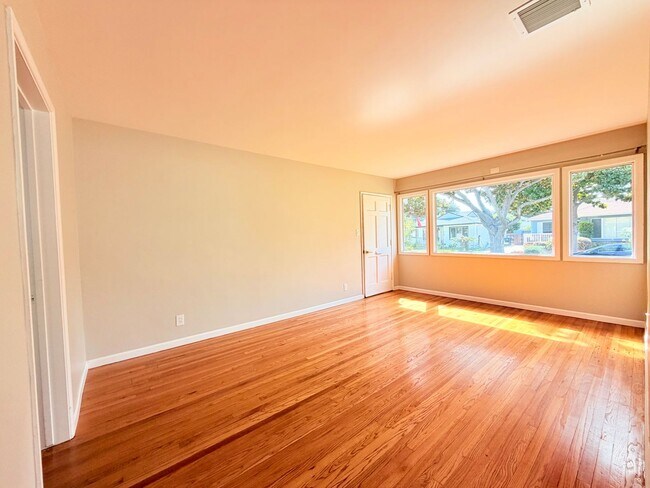 Building Photo - 4648 Adenmoor Ave