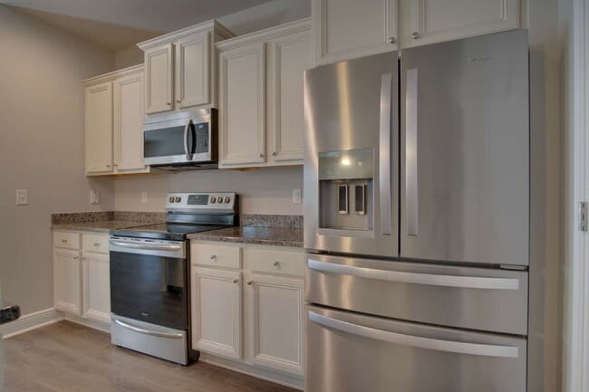 Building Photo - Spacious 3BR/2BA Home in Pace – Pet-Friend...