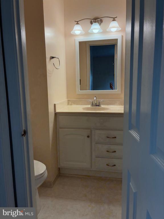 Building Photo - 7209 Lake Cove Dr
