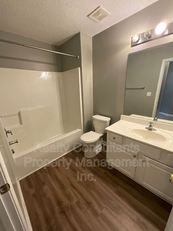 Building Photo - 812 Brittany Way