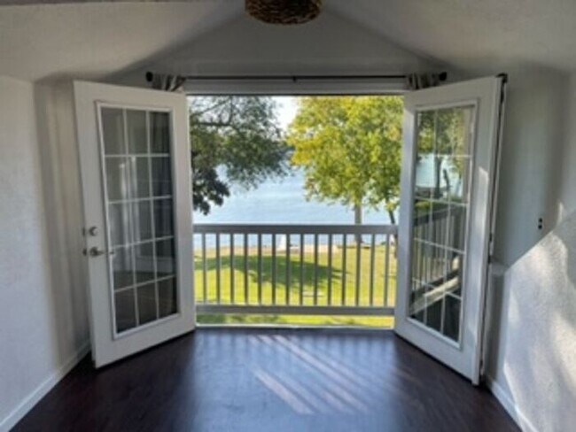 Building Photo - Lake Oakland Lakefront Home - 3 Bedroom 2 ...