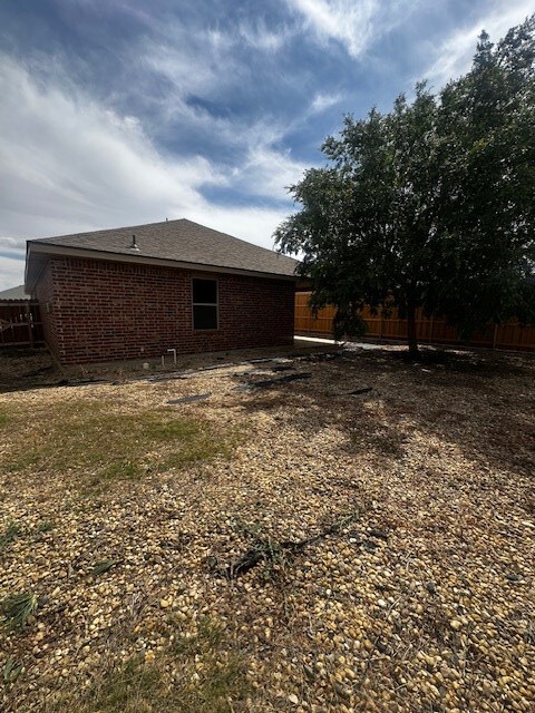 Building Photo - 713 E 96th St