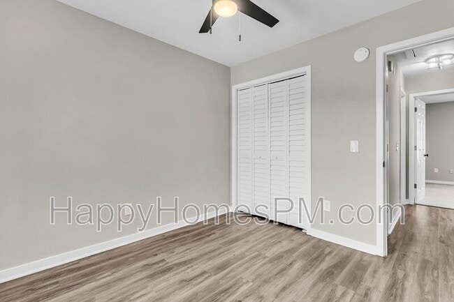 Building Photo - 5737 Dewsbury Ln