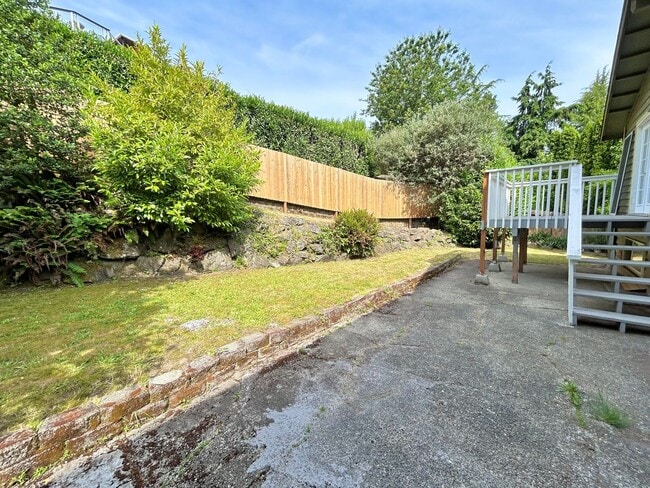 Building Photo - Spacious West Hill Gem – 4 Bed, 3 Bath wit...