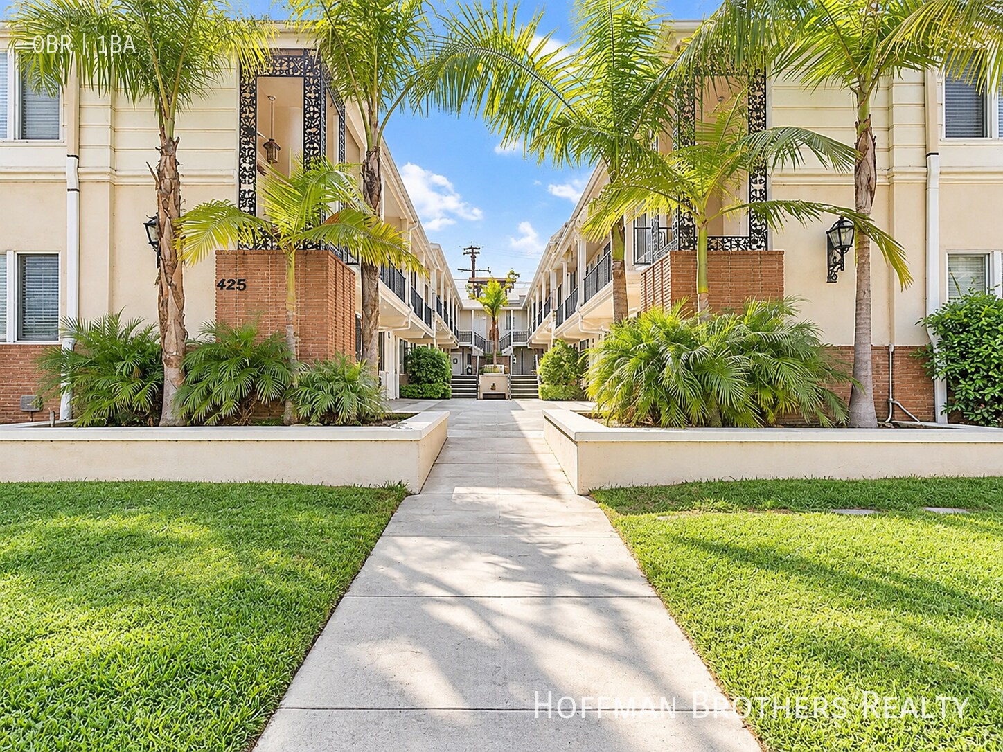 Building Photo - 425 N Oakhurst Dr