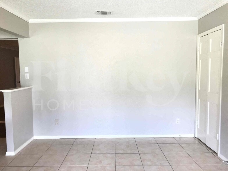 Building Photo - 2710 Peachtree Ln