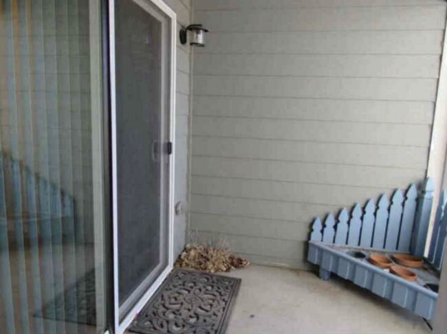 Building Photo - 915 Alta Mae St