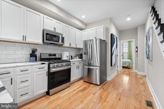 Building Photo - 2219 E Chase St