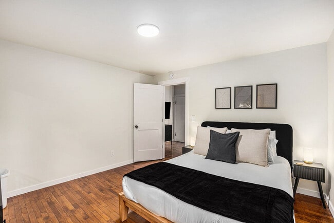 Building Photo - 37 Gold Ave NW