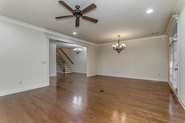 Building Photo - 2800 Belle Chase Ln