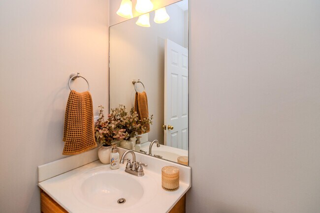 Building Photo - 3041 Sewanee Ln