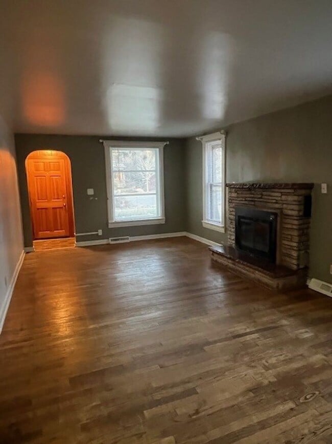 Building Photo - Charming 3bedroom, 1.5bathroom Home