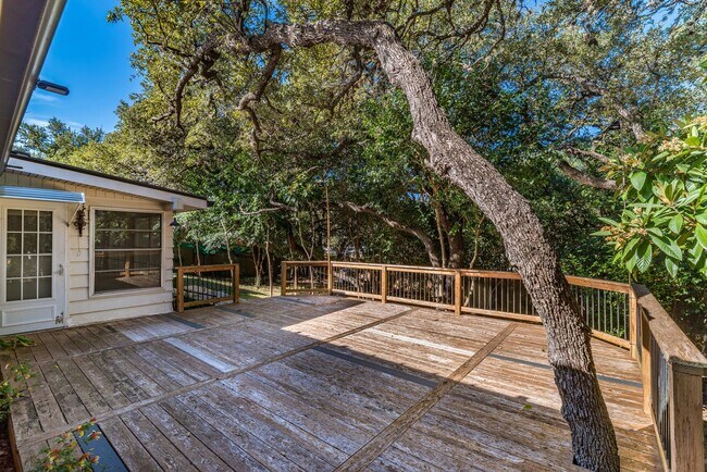 Building Photo - MACARTHUR PARK 3-BEDROOM HOME
